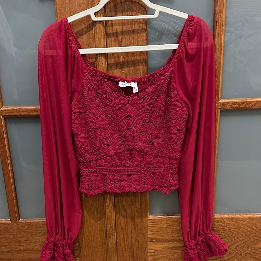 NWOT! Chic Burgundy Lace Women's Blouse - Picture 4 of 8